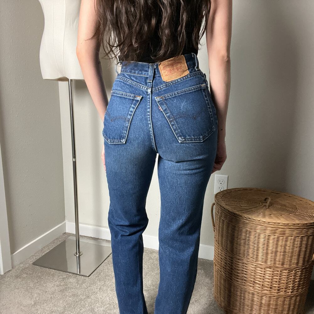 vintage levi's high waisted rise straight leg mom jeans - Picture 5 of 6